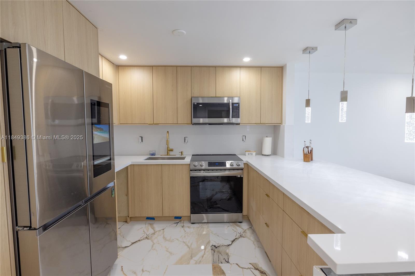 EDGEWATER BEACH TOWERS CO - Residential