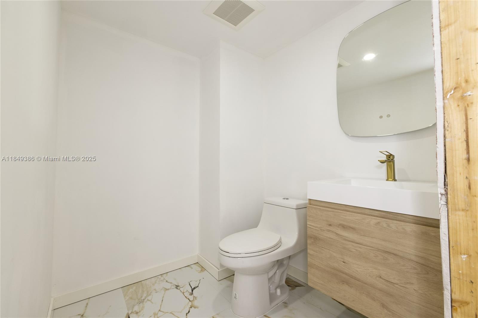 EDGEWATER BEACH TOWERS CO - Residential