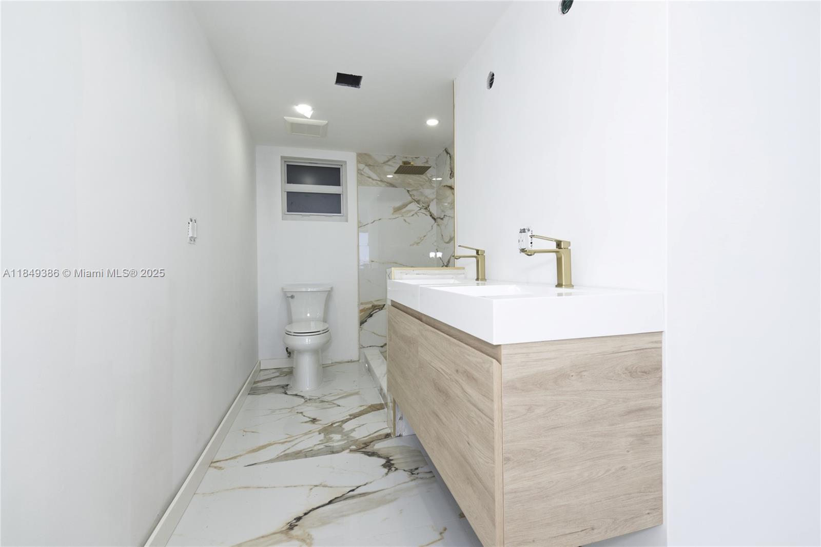 EDGEWATER BEACH TOWERS CO - Residential