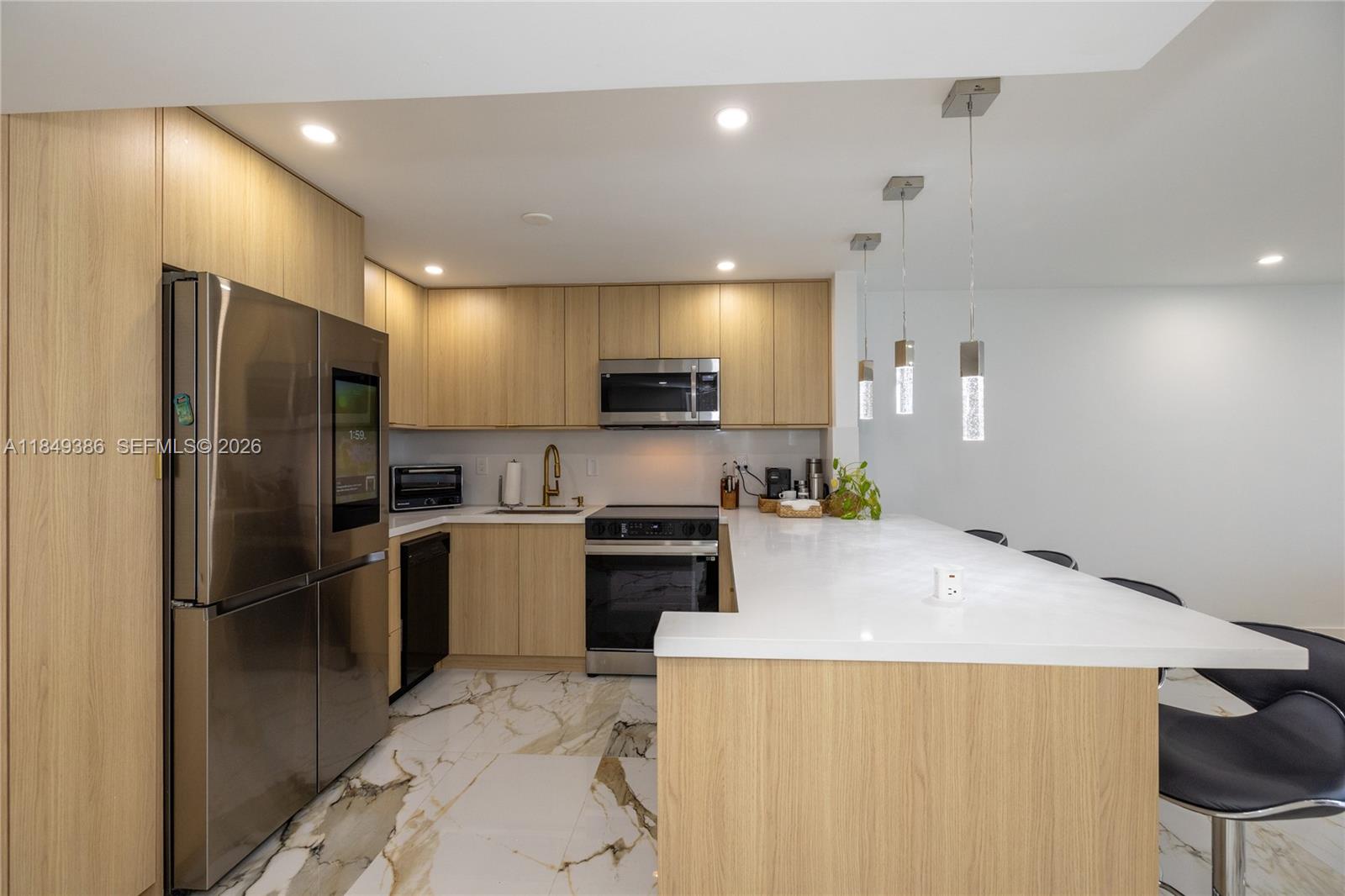 EDGEWATER BEACH TOWERS CO - Residential