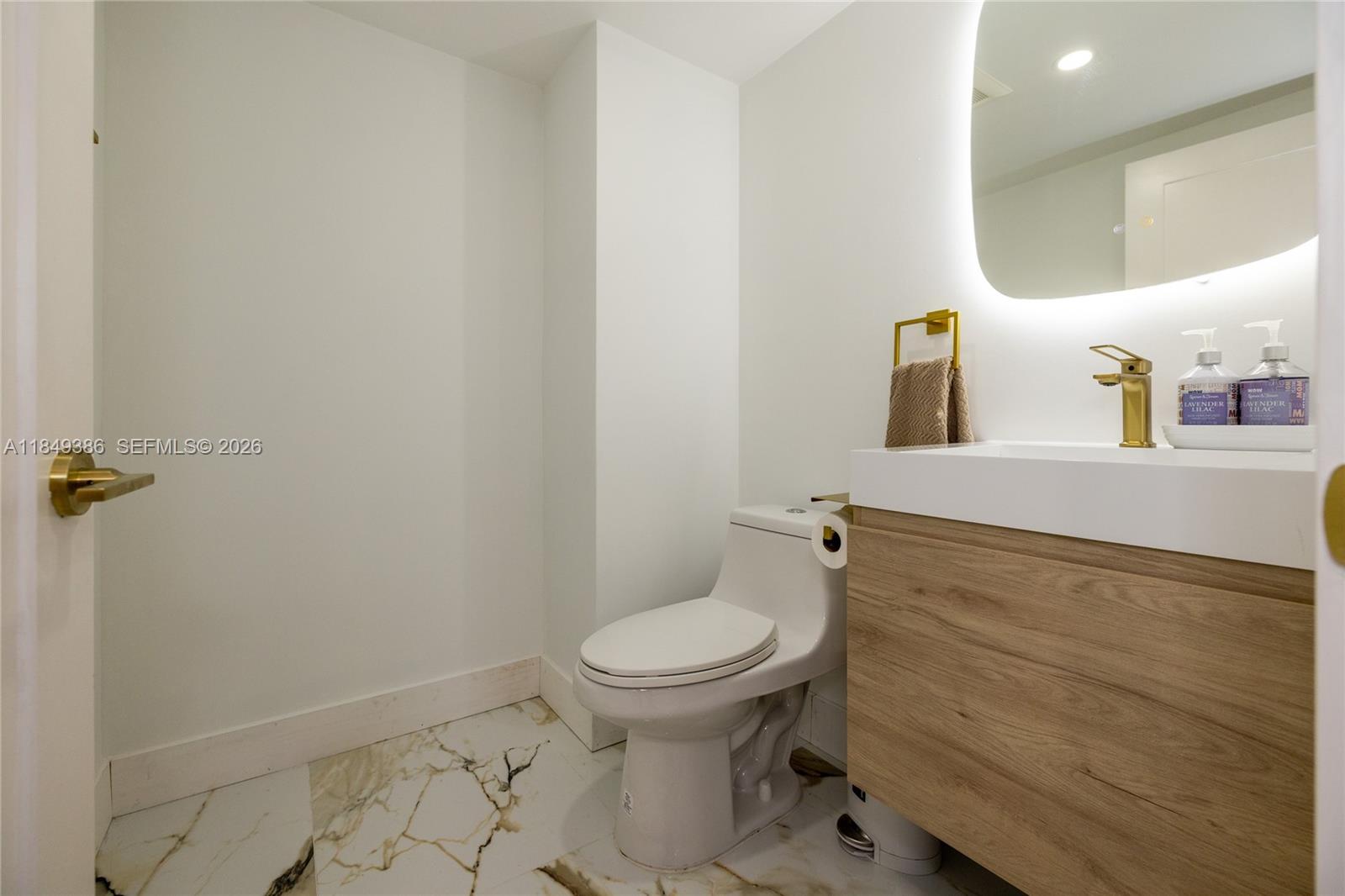 EDGEWATER BEACH TOWERS CO - Residential