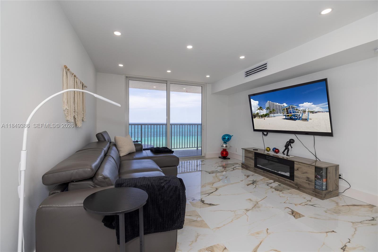 EDGEWATER BEACH TOWERS CO - Residential
