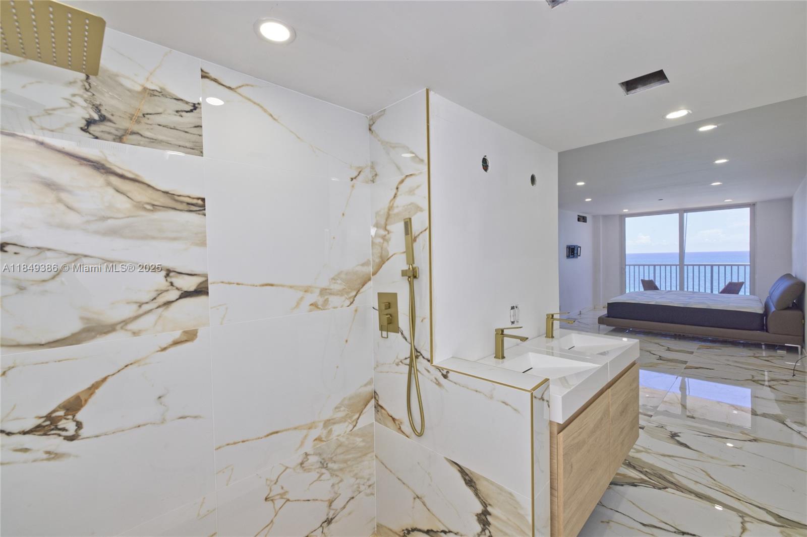 EDGEWATER BEACH TOWERS CO - Residential