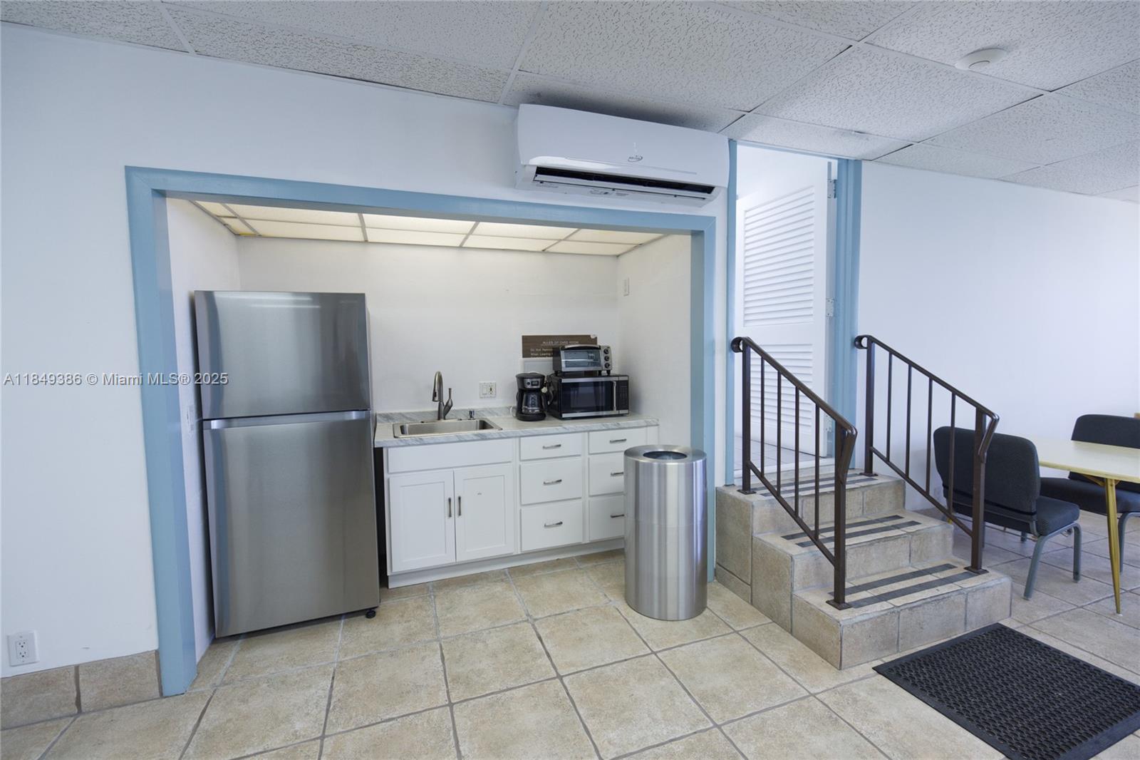 EDGEWATER BEACH TOWERS CO - Residential