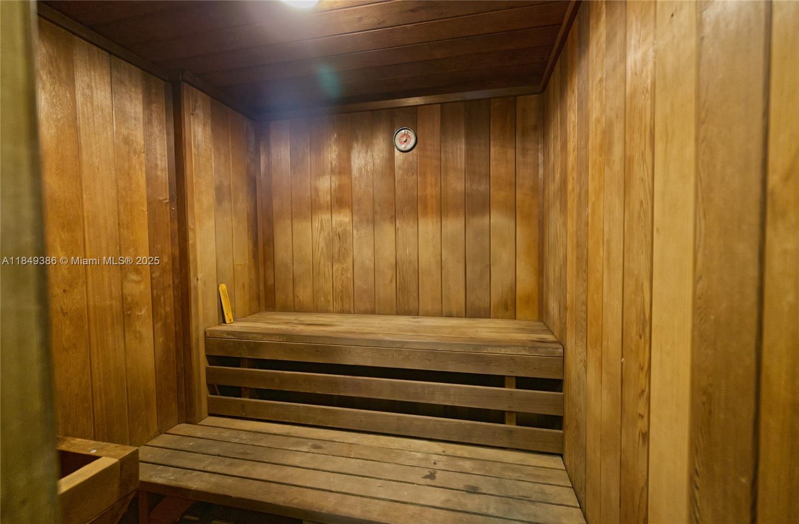 EDGEWATER BEACH TOWERS CO - Residential