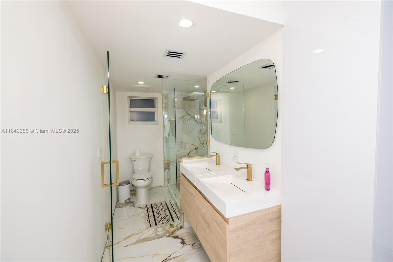 EDGEWATER BEACH TOWERS CO - Residential