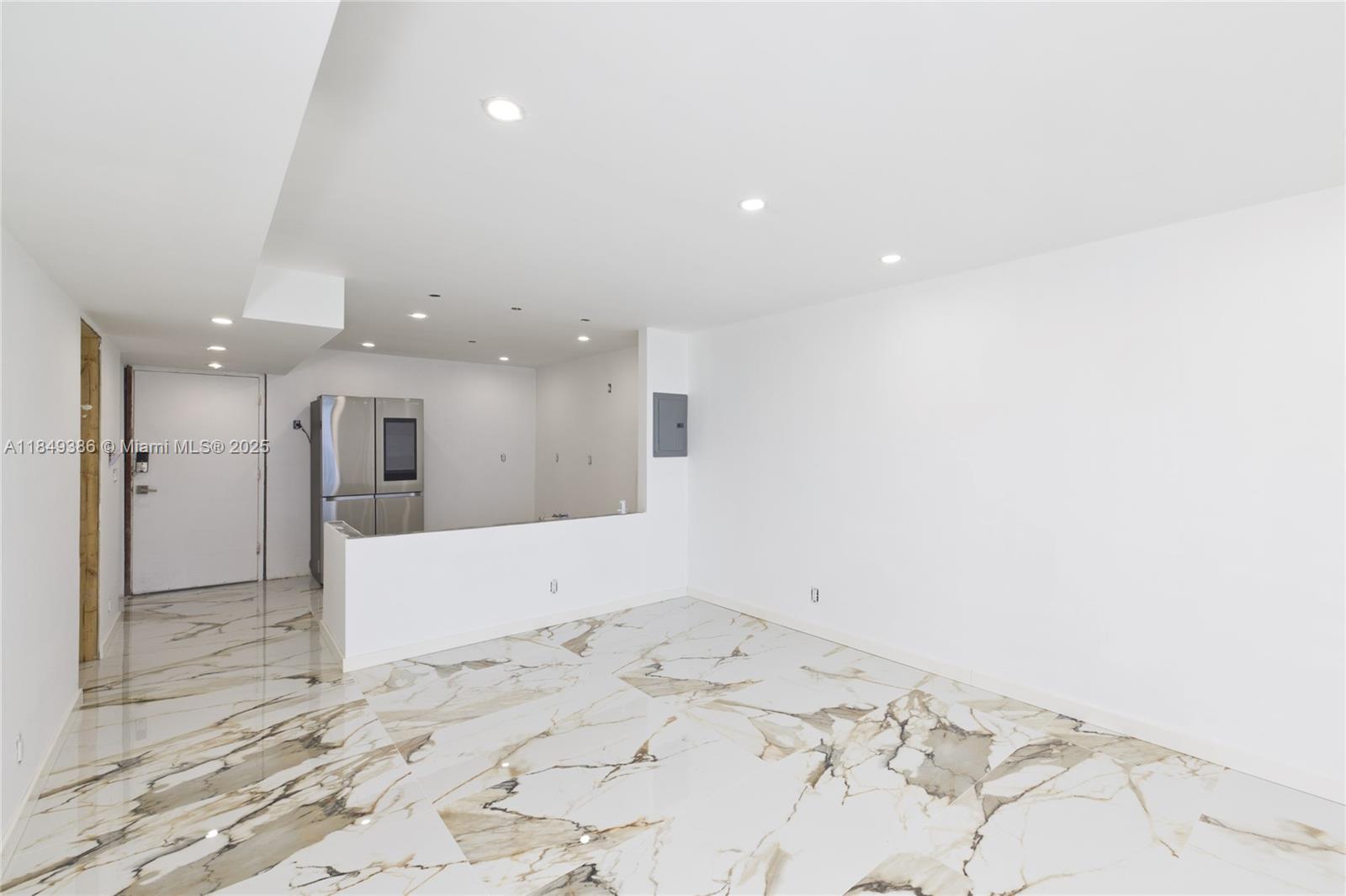 EDGEWATER BEACH TOWERS CO - Residential