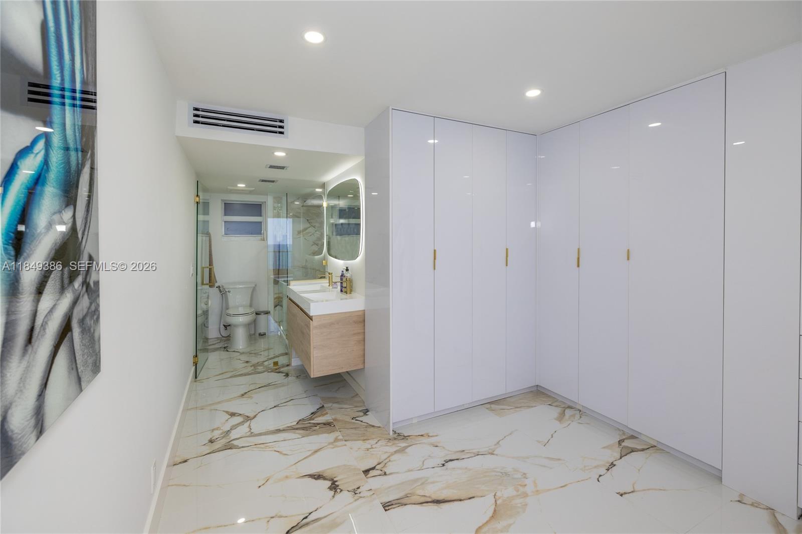 EDGEWATER BEACH TOWERS CO - Residential