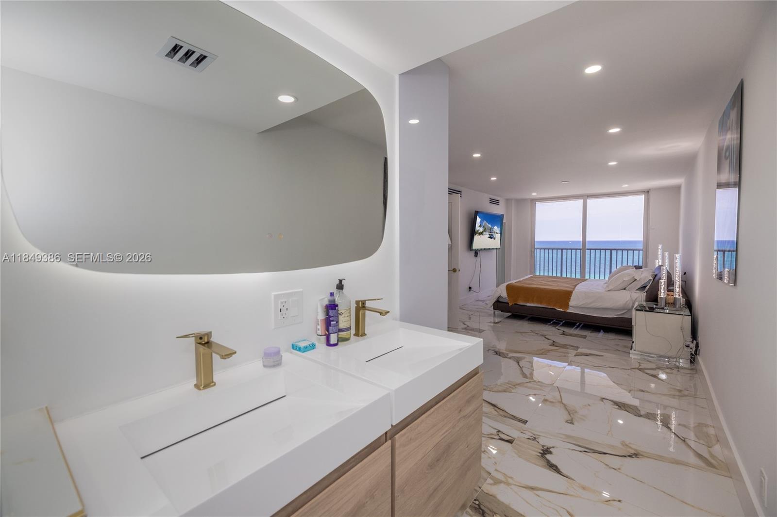 EDGEWATER BEACH TOWERS CO - Residential