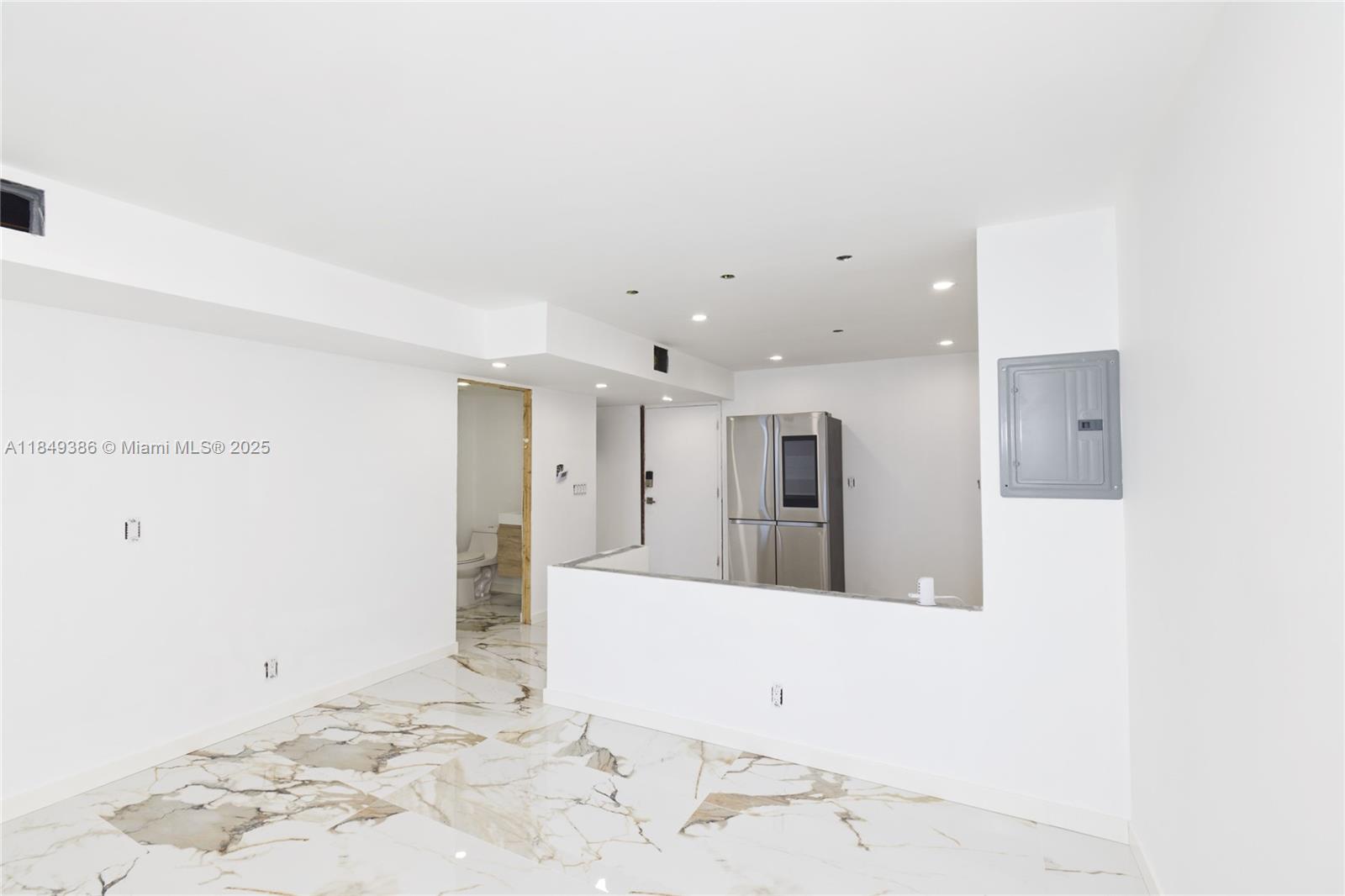 EDGEWATER BEACH TOWERS CO - Residential