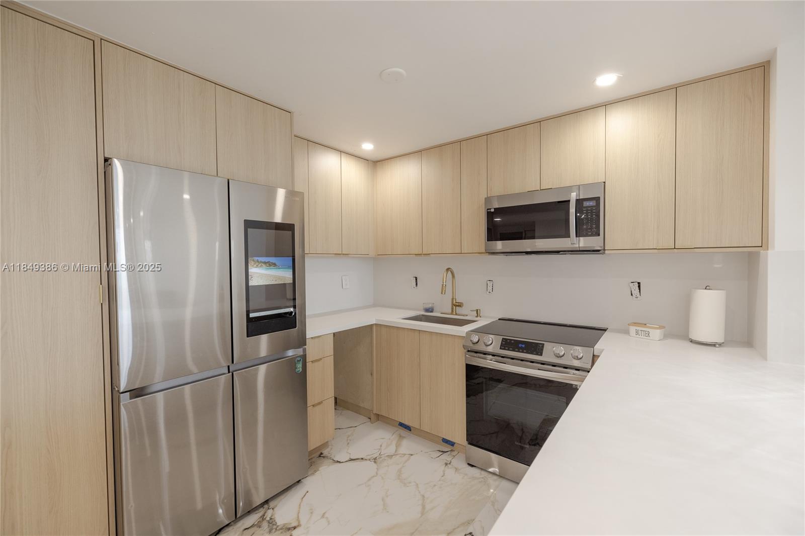 EDGEWATER BEACH TOWERS CO - Residential