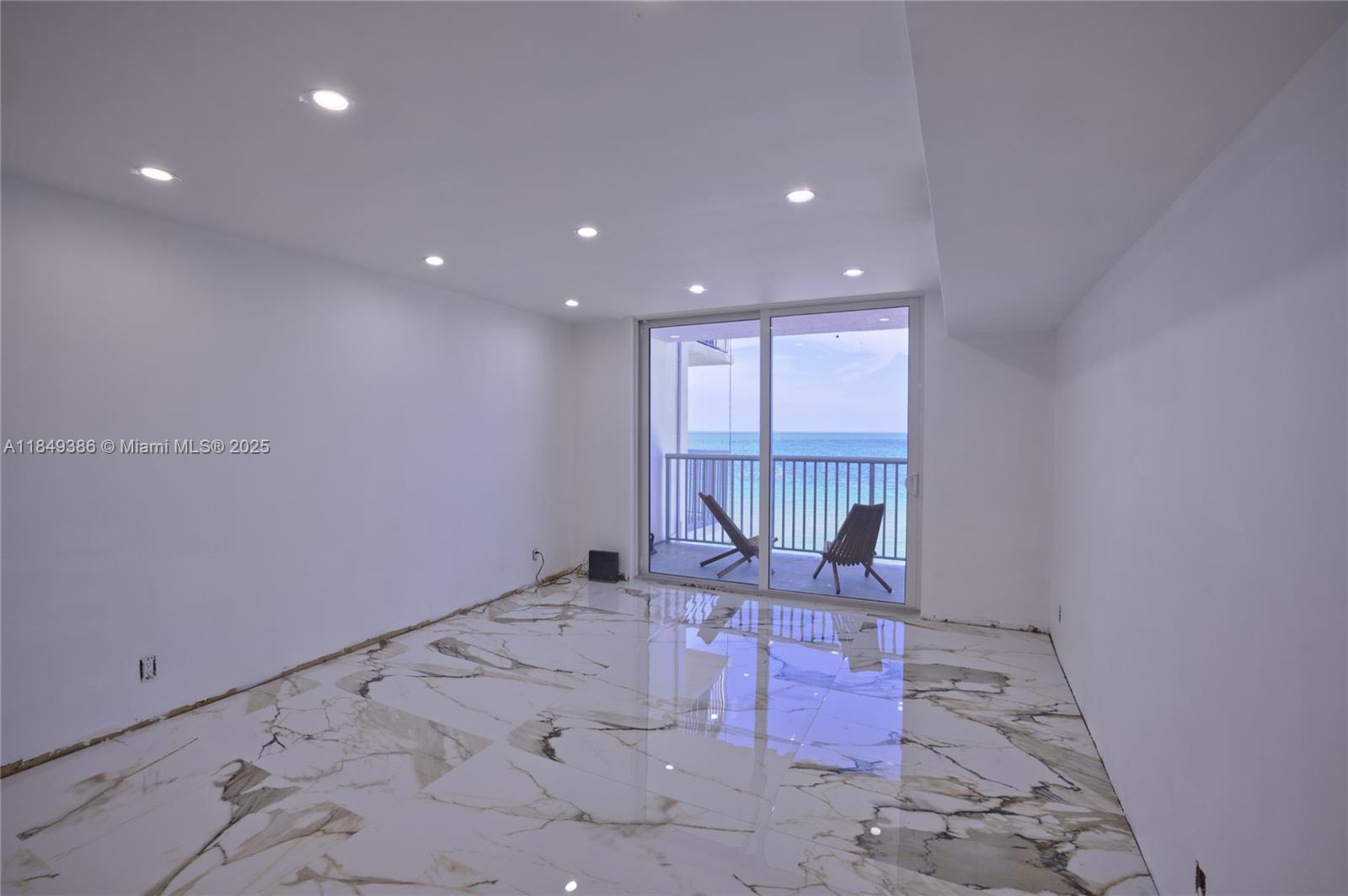 400 N Surf Rd 1002