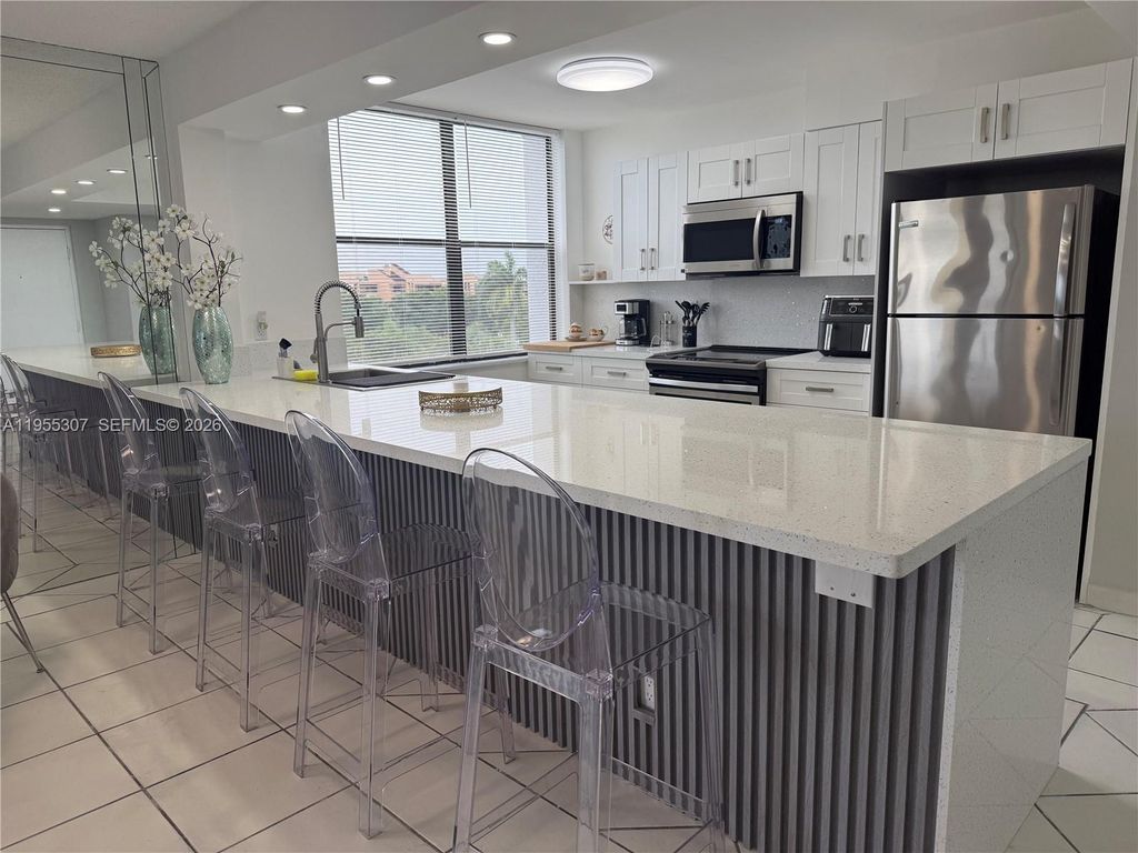 Photo of 825 Egret Cir #511, Delray Beach, FL 33444 (MLS # A11955307)