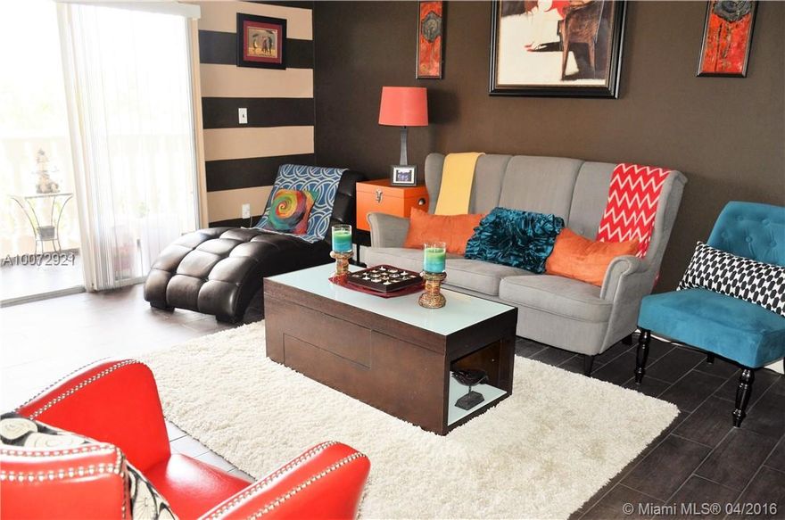 beautiful apartment, including fully remodeled kitchen and bathrooms, and tile floors with wood imitation, located in a very safe place, with all the amenities of the condominium.

available after may 16/2016