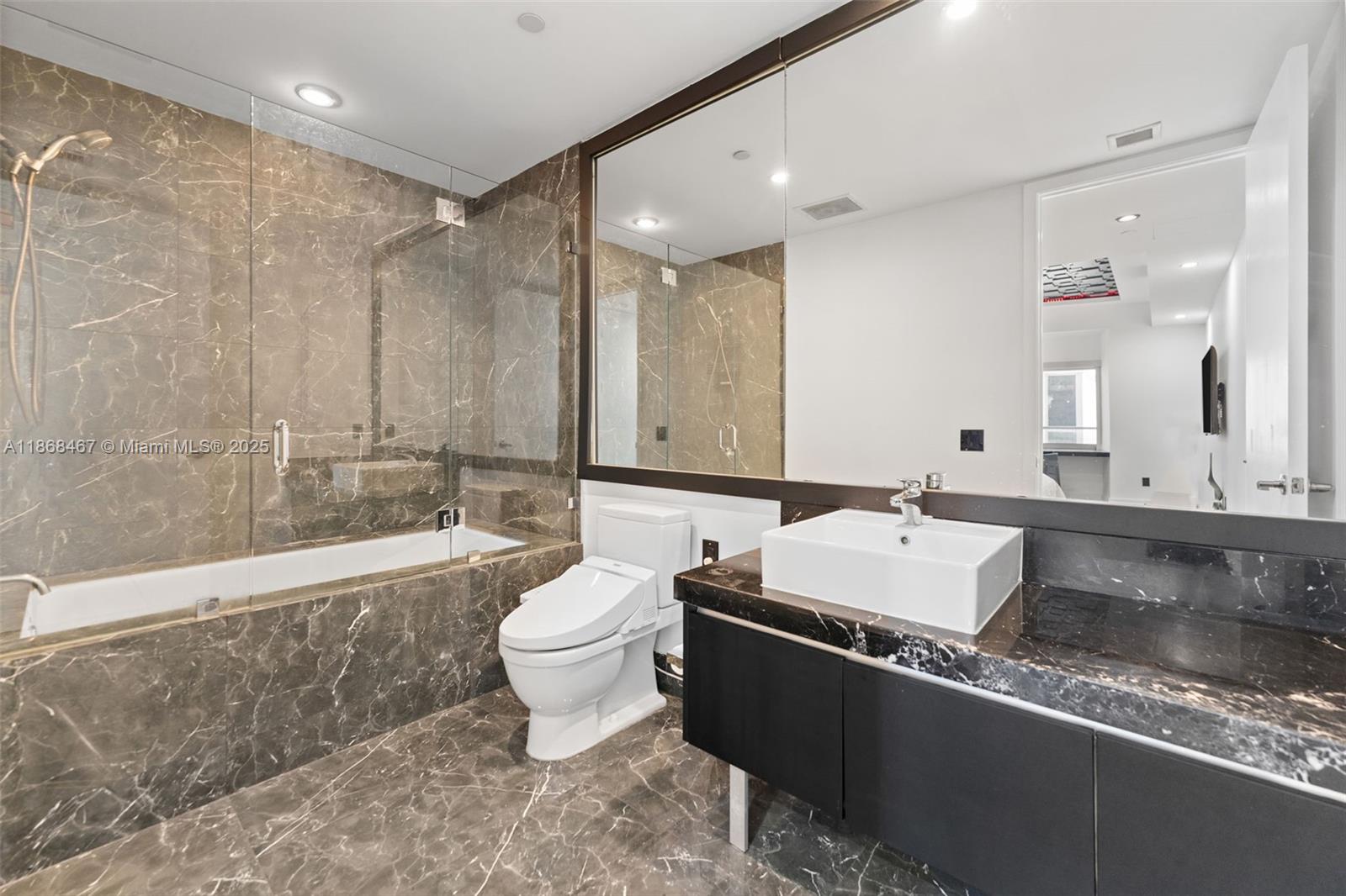 MARQUIS CONDO - Residential