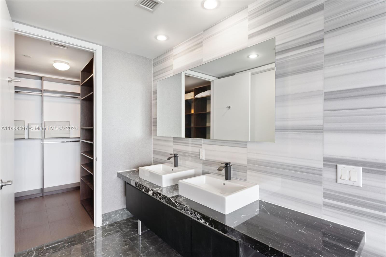 MARQUIS CONDO - Residential