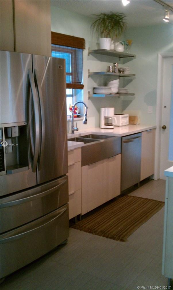 CORAL POINT 31-27 B - Residential Lease