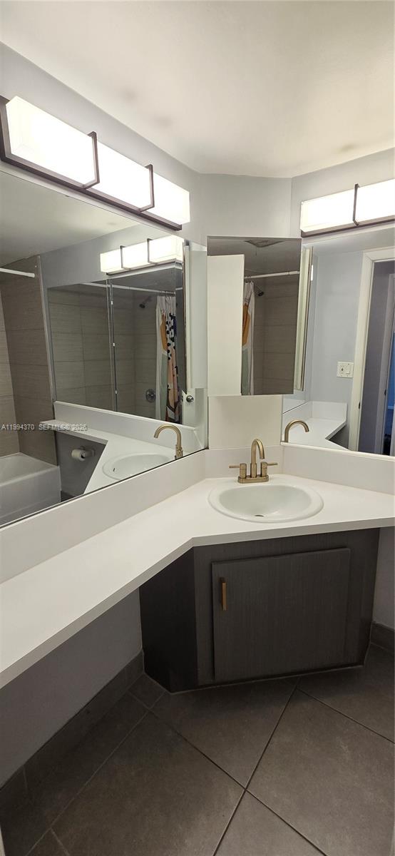 ROLLING GREEN CONDO G - Residential