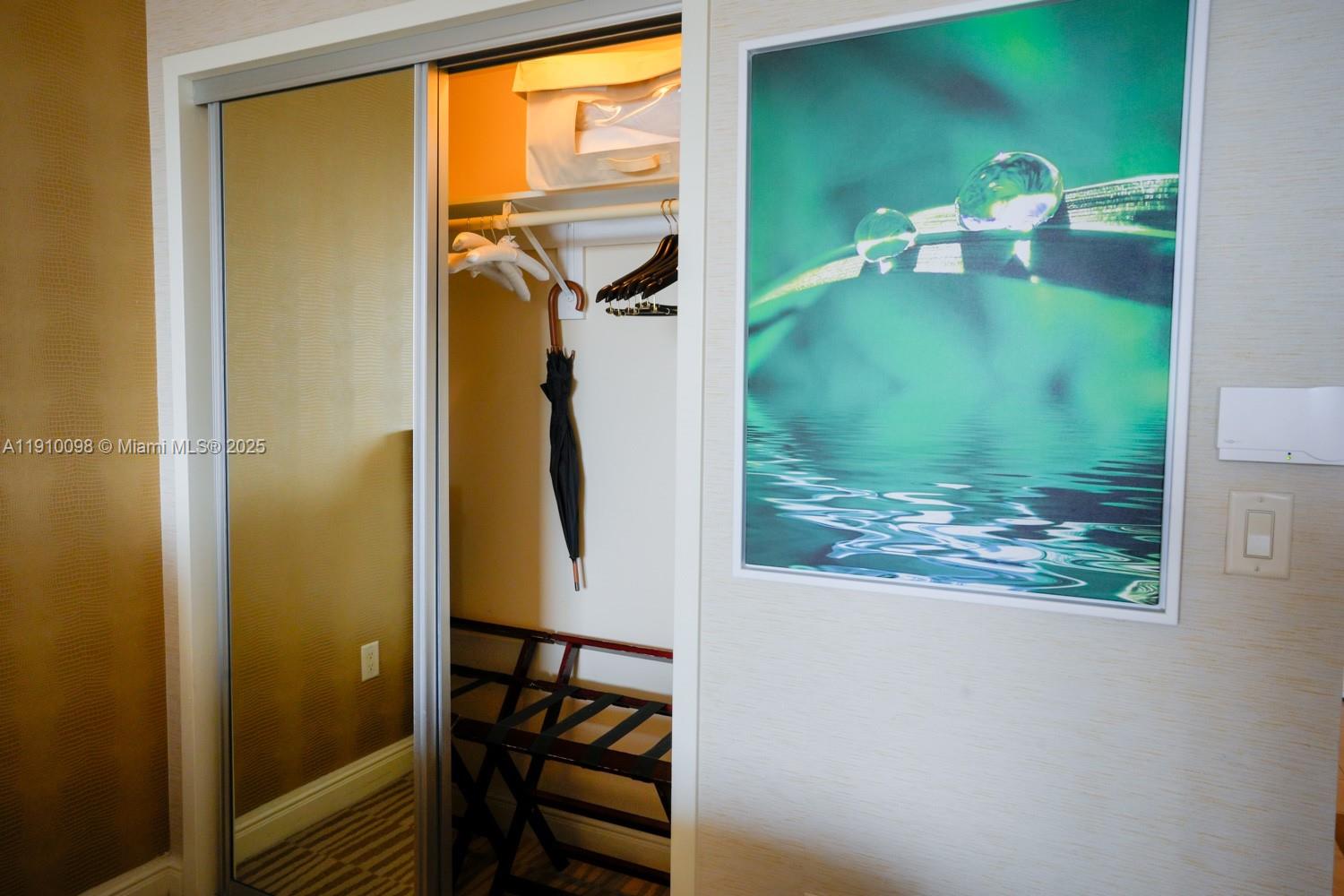 TRUMP INTERNATIONAL SONES - Residential