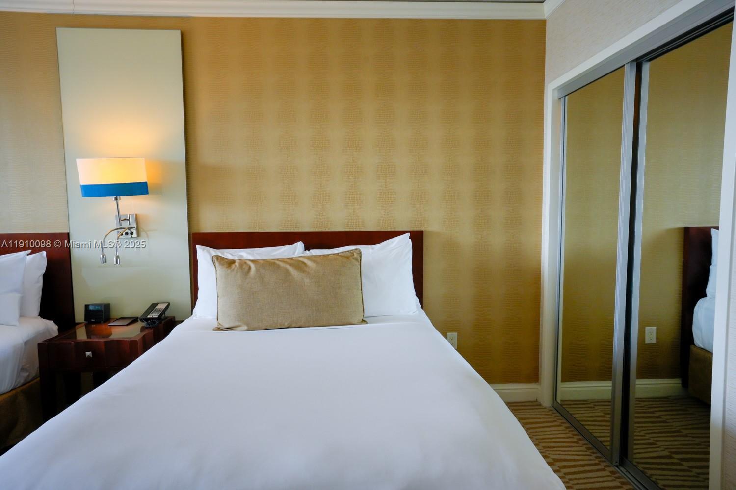 TRUMP INTERNATIONAL SONES - Residential