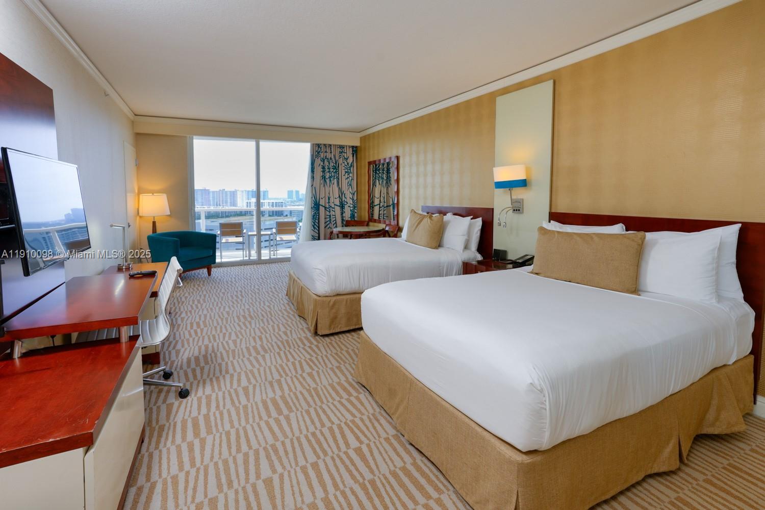 TRUMP INTERNATIONAL SONES - Residential