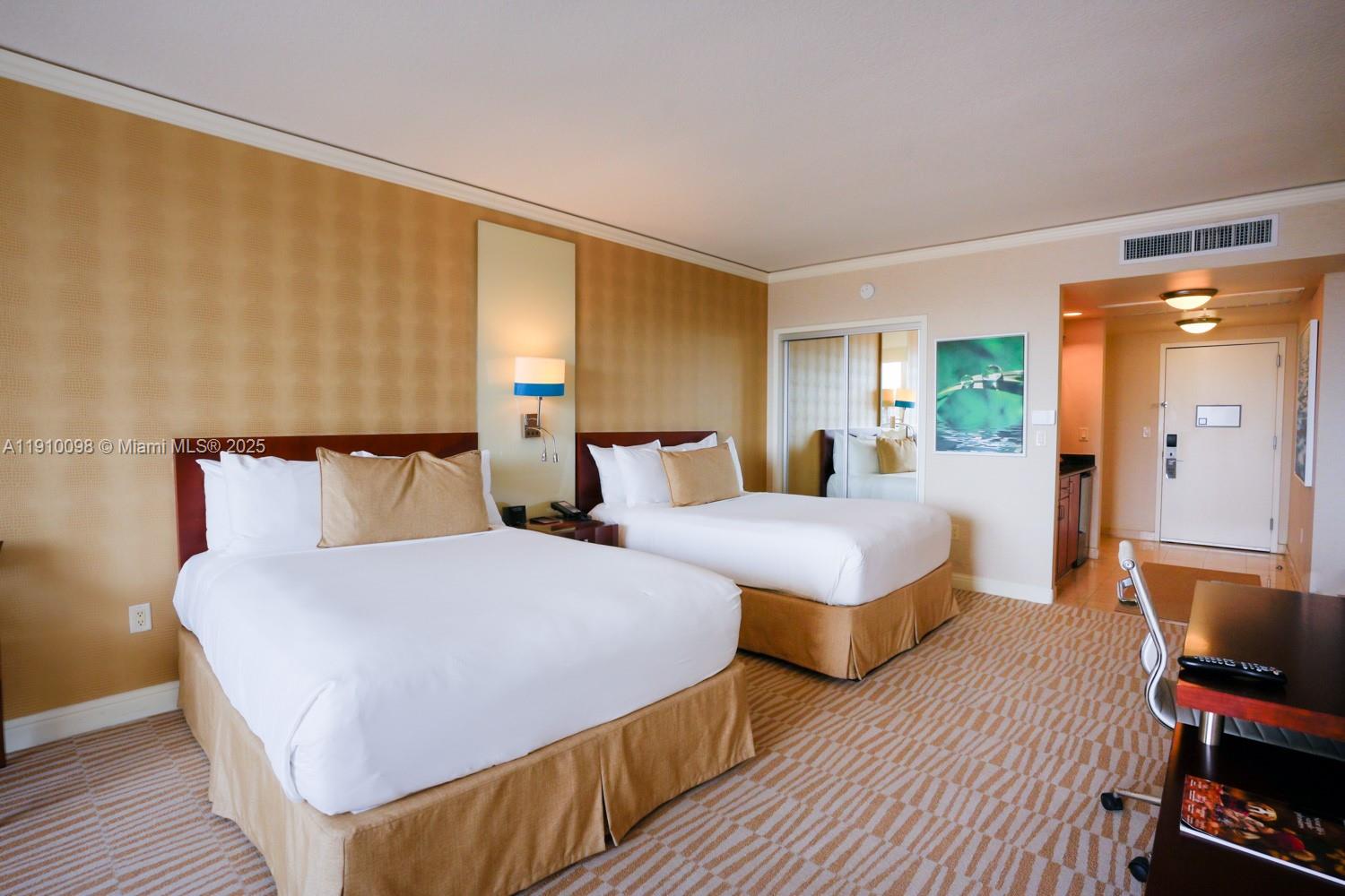 TRUMP INTERNATIONAL SONES - Residential