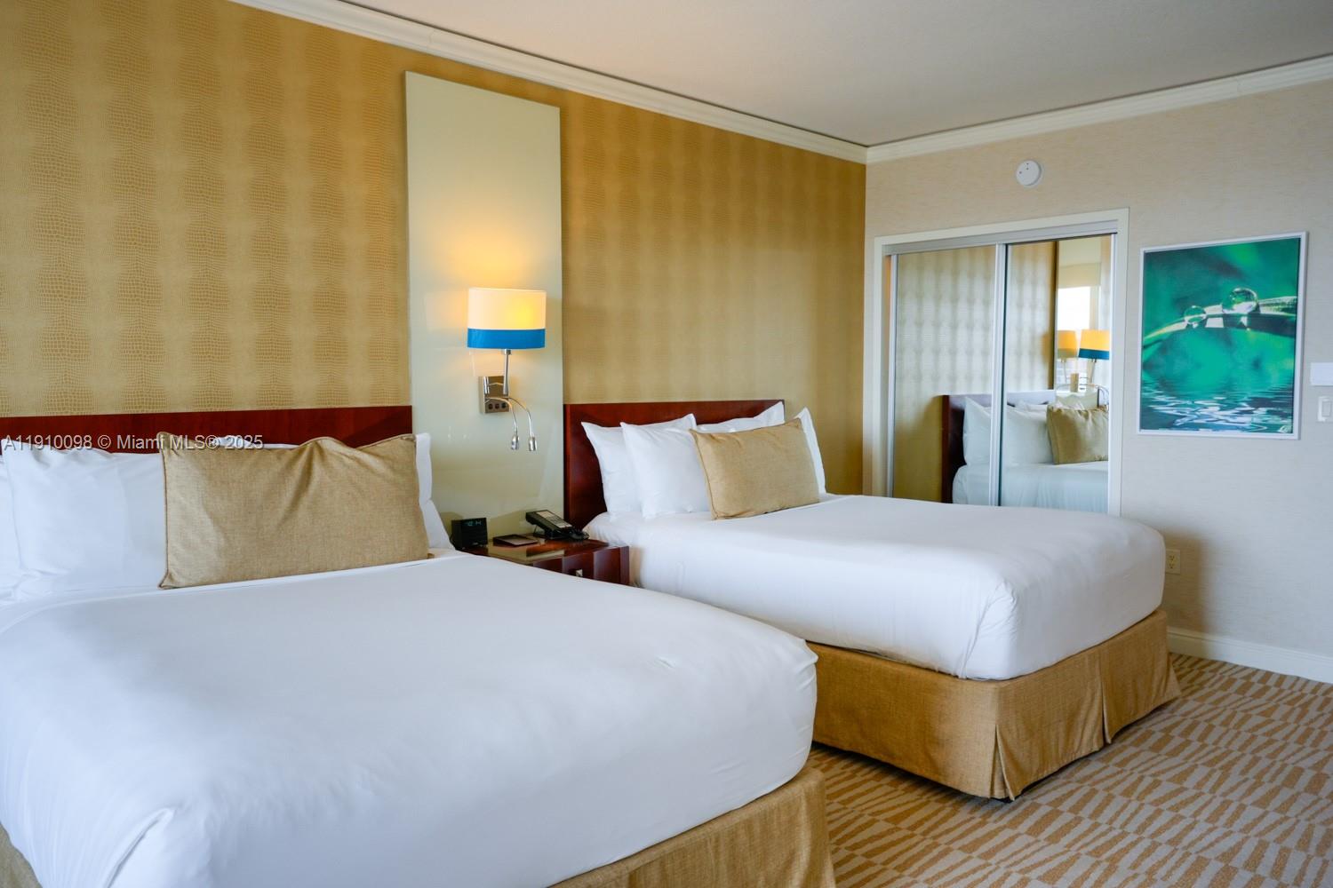 TRUMP INTERNATIONAL SONES - Residential