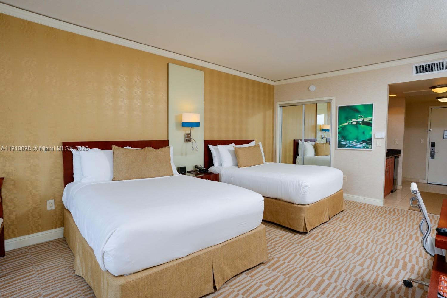 TRUMP INTERNATIONAL SONES - Residential