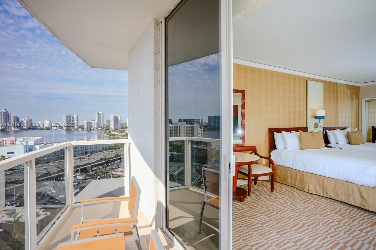 TRUMP INTERNATIONAL SONES - Residential