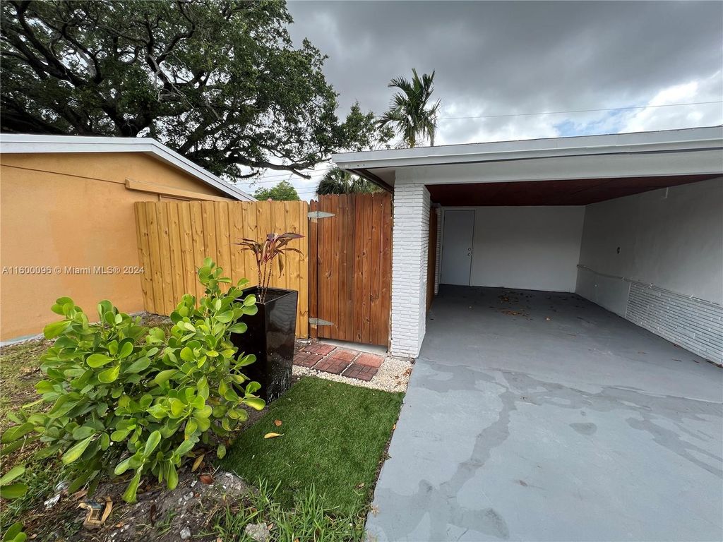 Photo of 1241 SW 29th St #1, Fort Lauderdale, FL 33315 (MLS # A11600096)