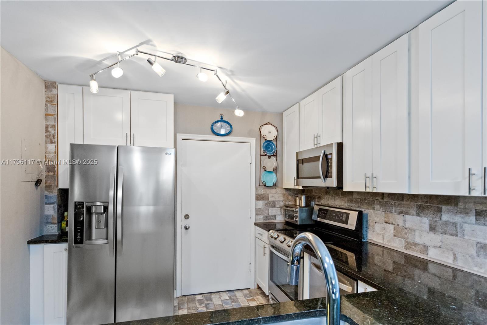2271 NW 47th Ter 200