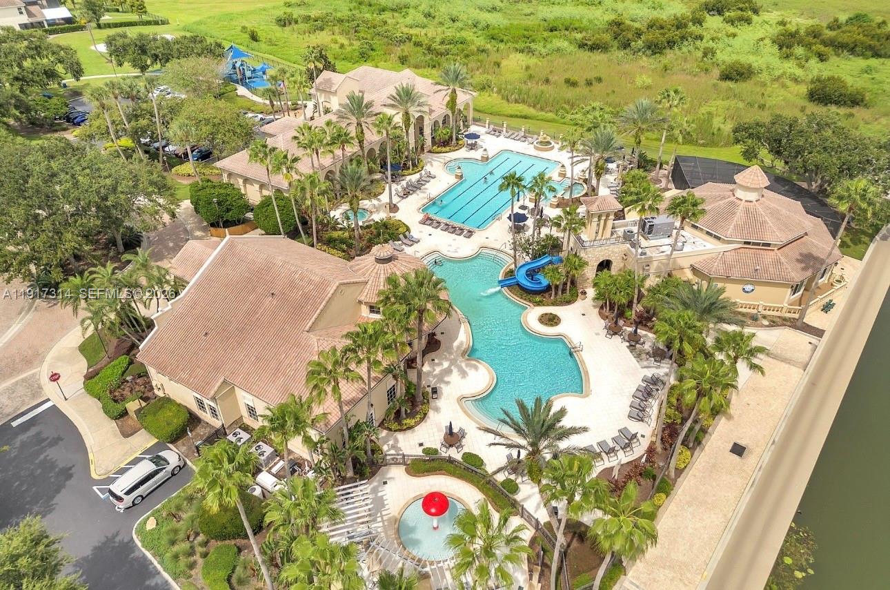 BELLALAGO POD G TOWNHOMES - Residential
