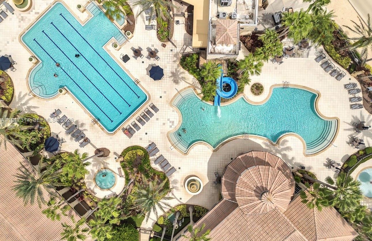 BELLALAGO POD G TOWNHOMES - Residential