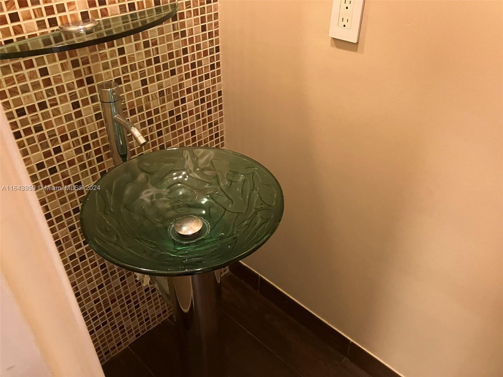 COURTYARDS AT KENDALL CON - Residential Lease