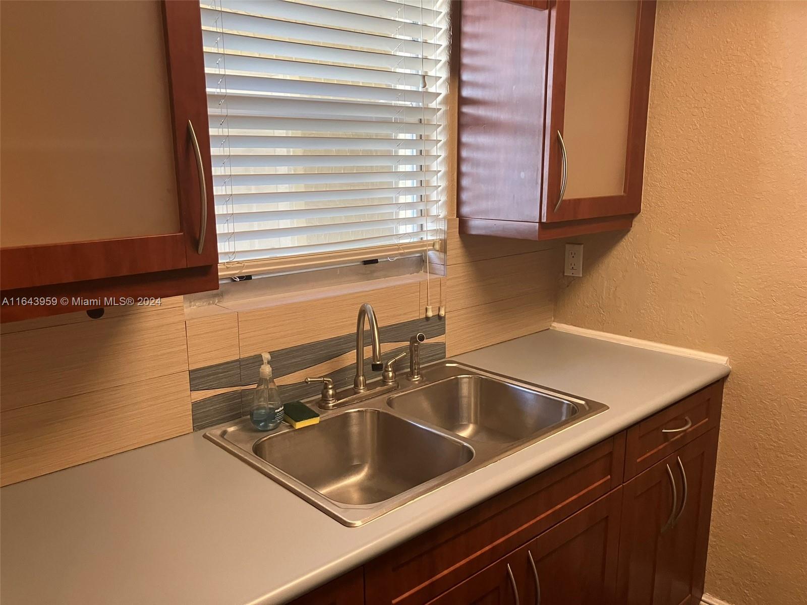 COURTYARDS AT KENDALL CON - Residential Lease