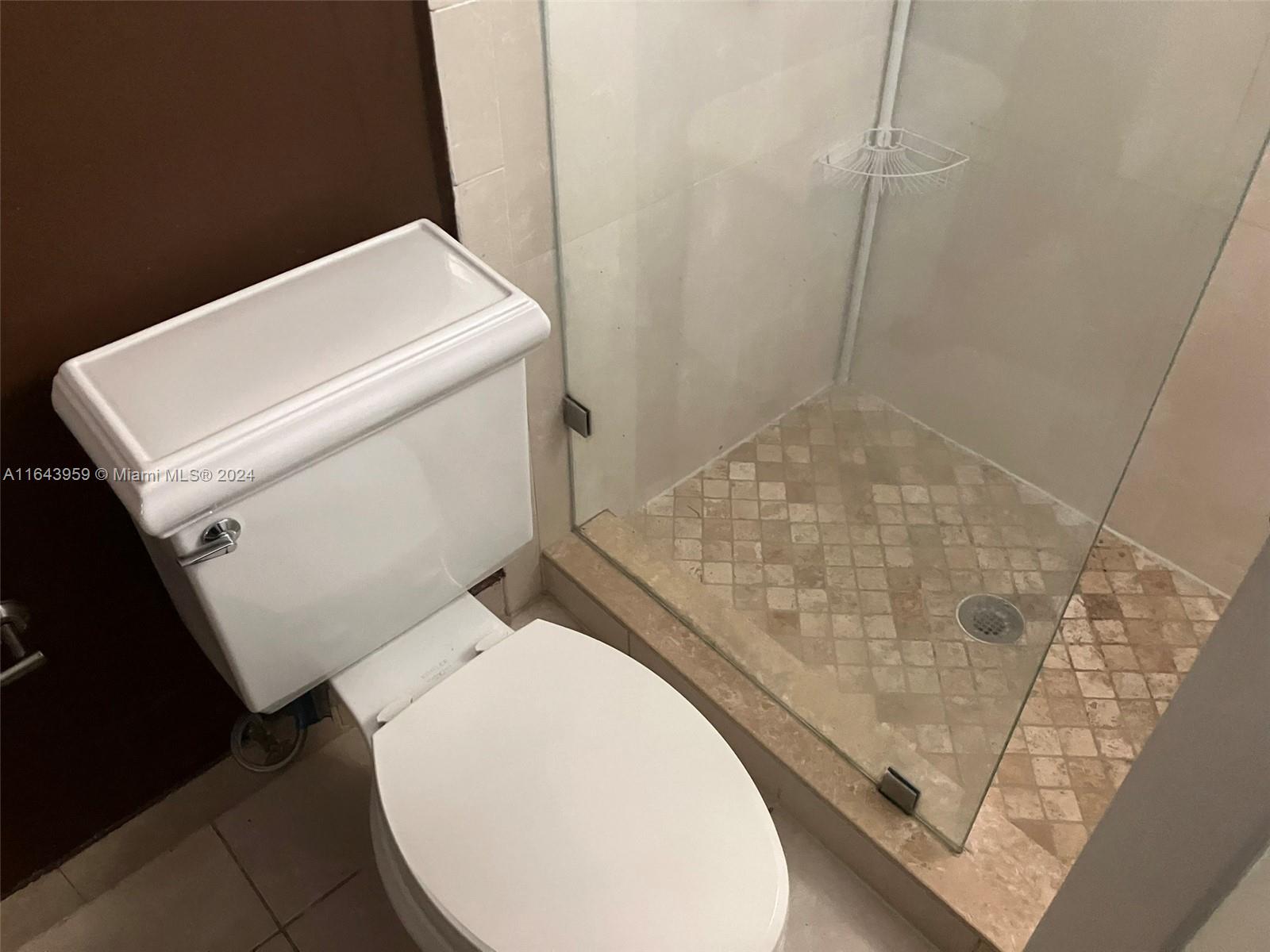 COURTYARDS AT KENDALL CON - Residential Lease
