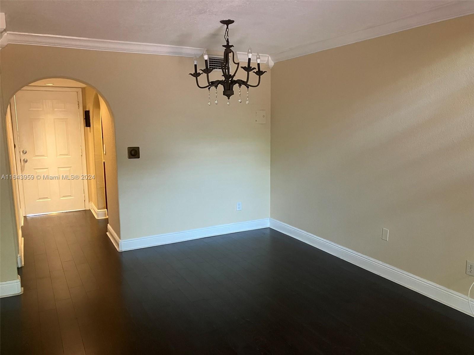 Beautiful remodeled unit, 1 bed / 1.5 bath. Bedroom is upstairs and have a walking closet. Loft style in excellent condition. Centrally located in Kendall. Gated Community. Close to Miami Dade College, major highways , Baptist Hospital and Shopping Centers,. Stainless Steel appliances. Ready to move.
Easy to show. Please make your appointment through Sowing Assist