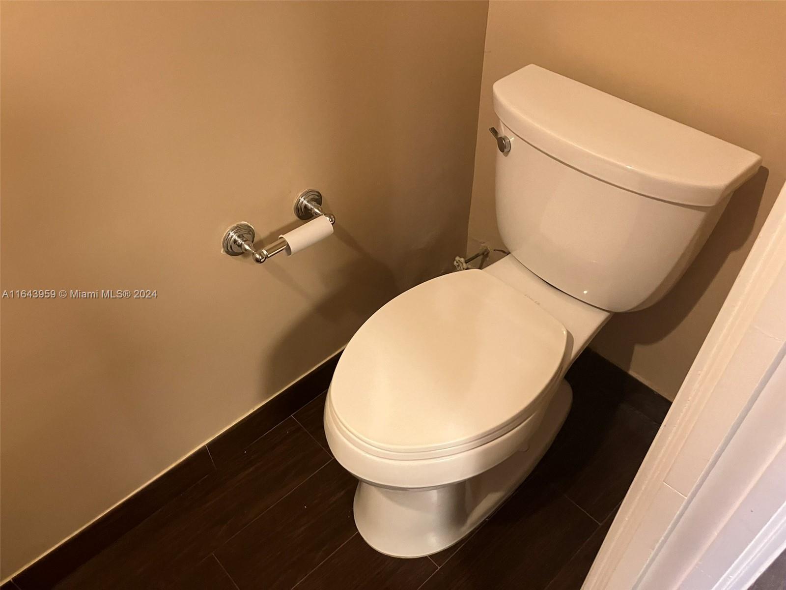COURTYARDS AT KENDALL CON - Residential Lease