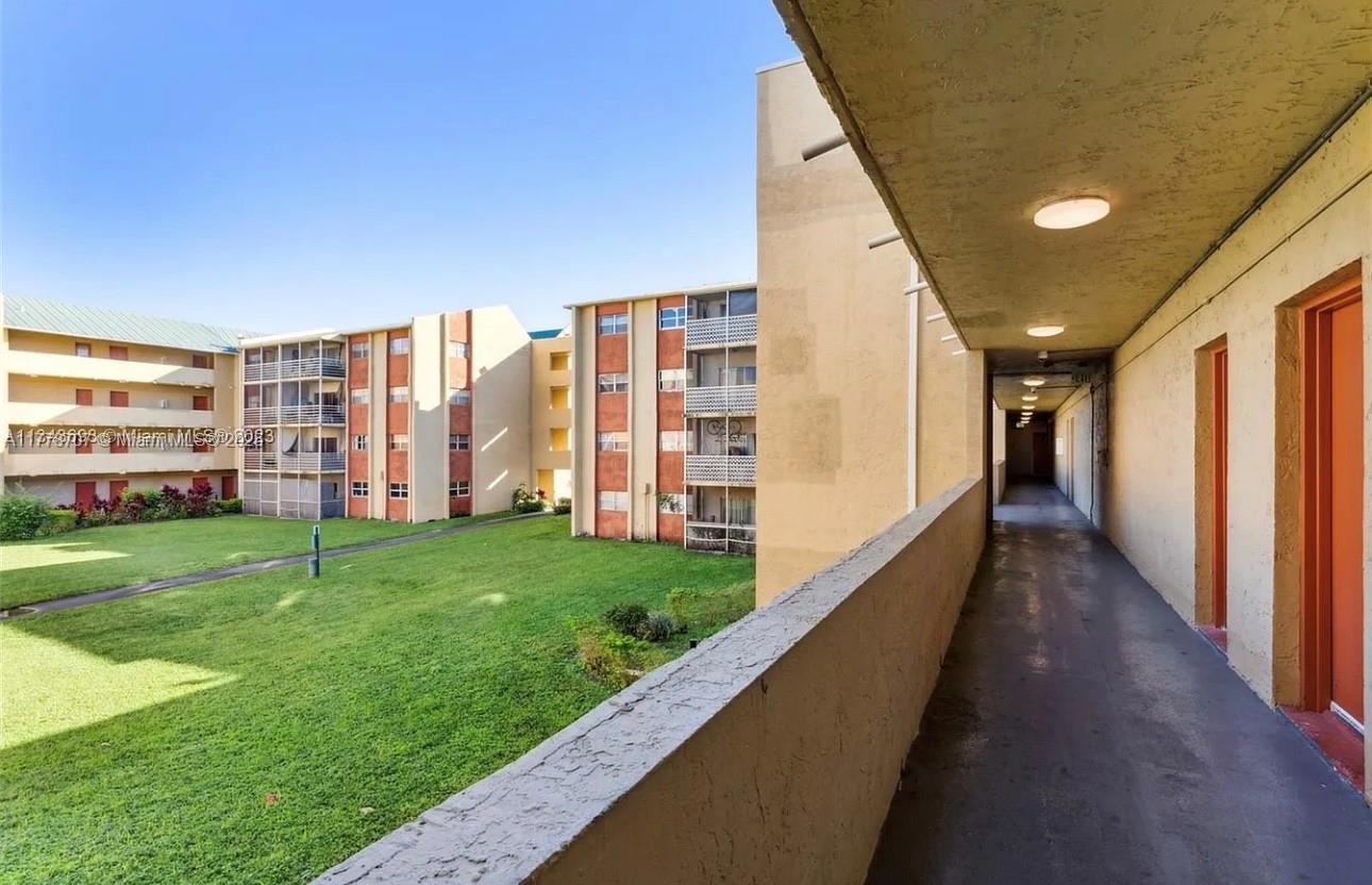 3610 Nw 21st St 305, Lauderdale Lakes, Broward County, Florida - 2 Bedrooms  
2 Bathrooms - 
