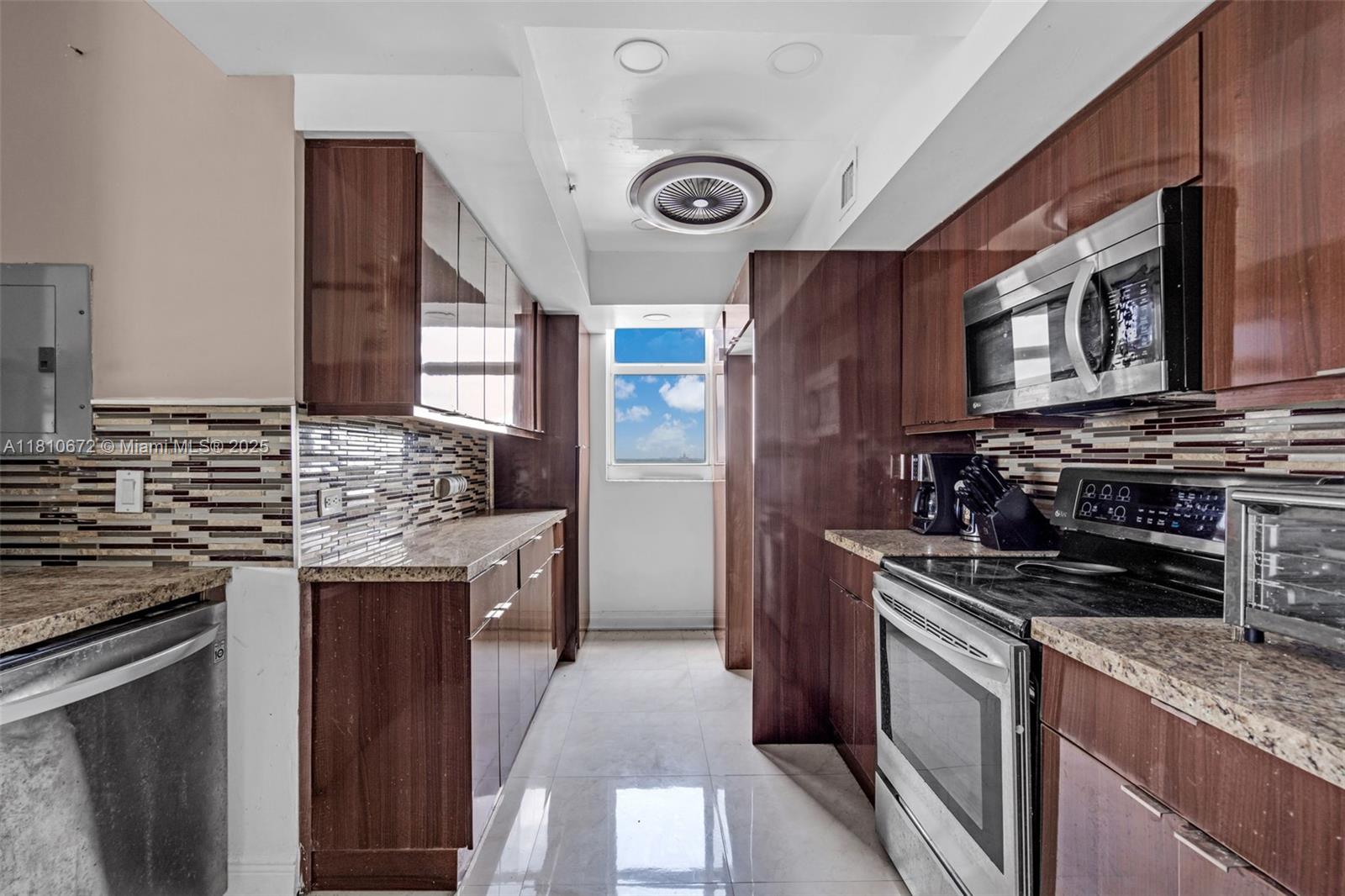 5077 Nw 7th St 1517, Miami, Broward County, Florida - 2 Bedrooms  
2 Bathrooms - 