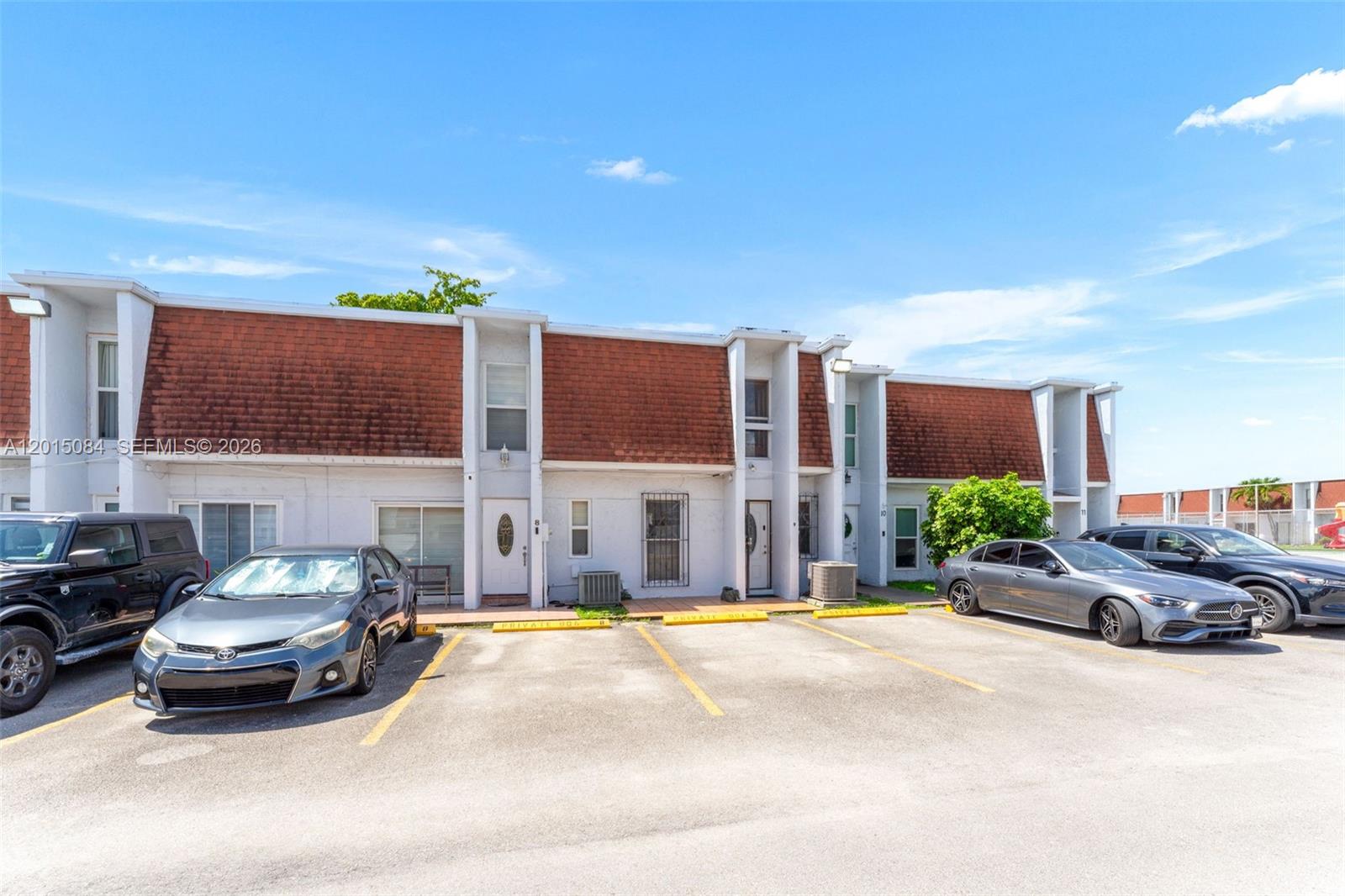 LAGUNA CONDO - Residential