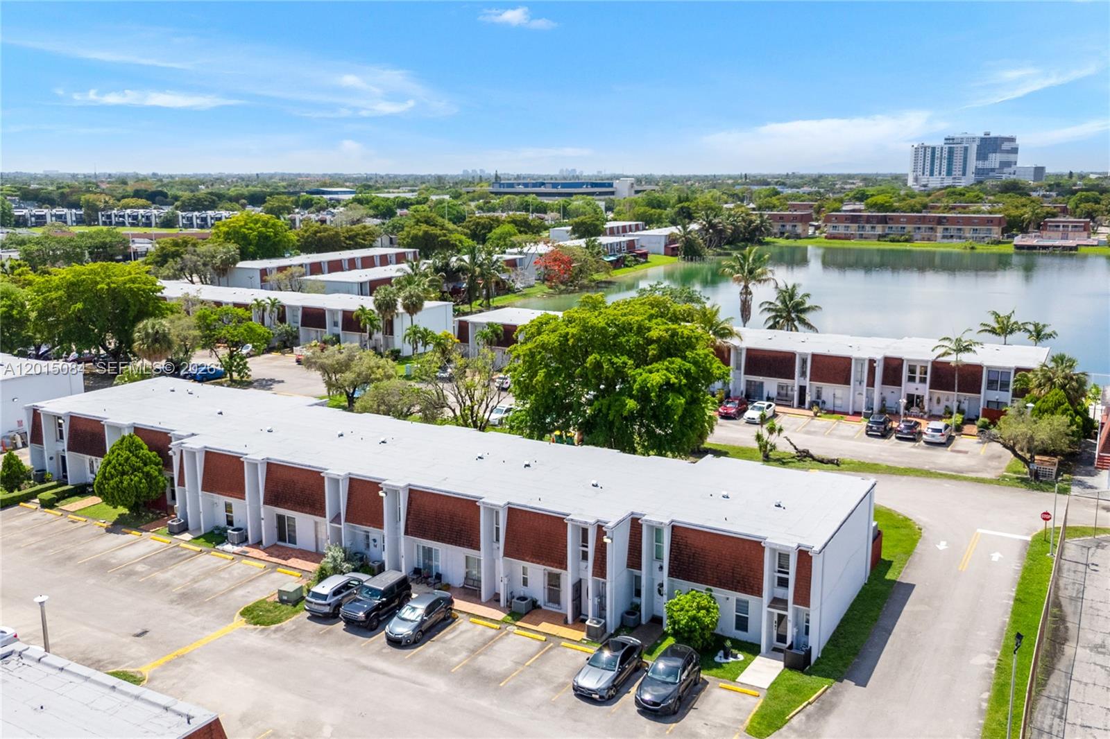 LAGUNA CONDO - Residential