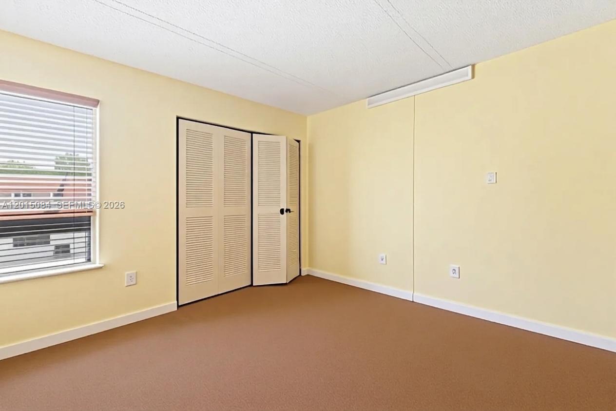LAGUNA CONDO - Residential