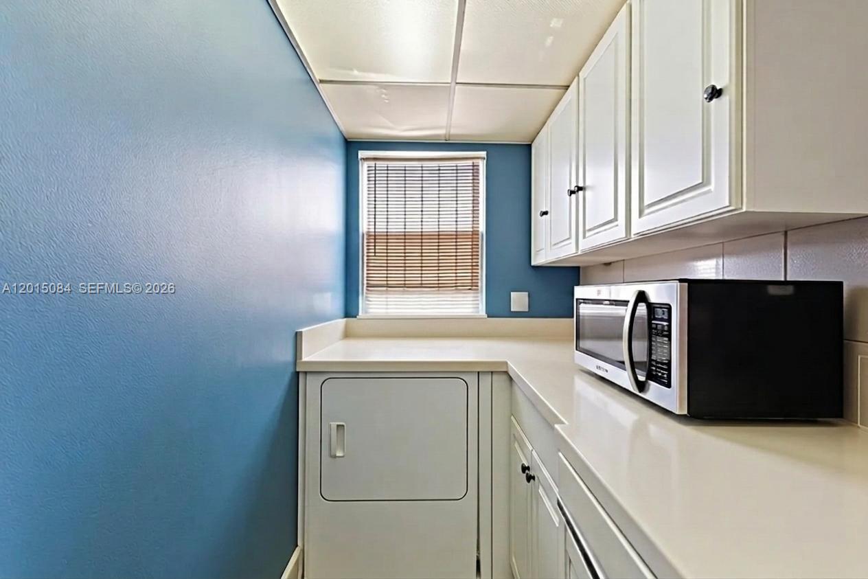 LAGUNA CONDO - Residential