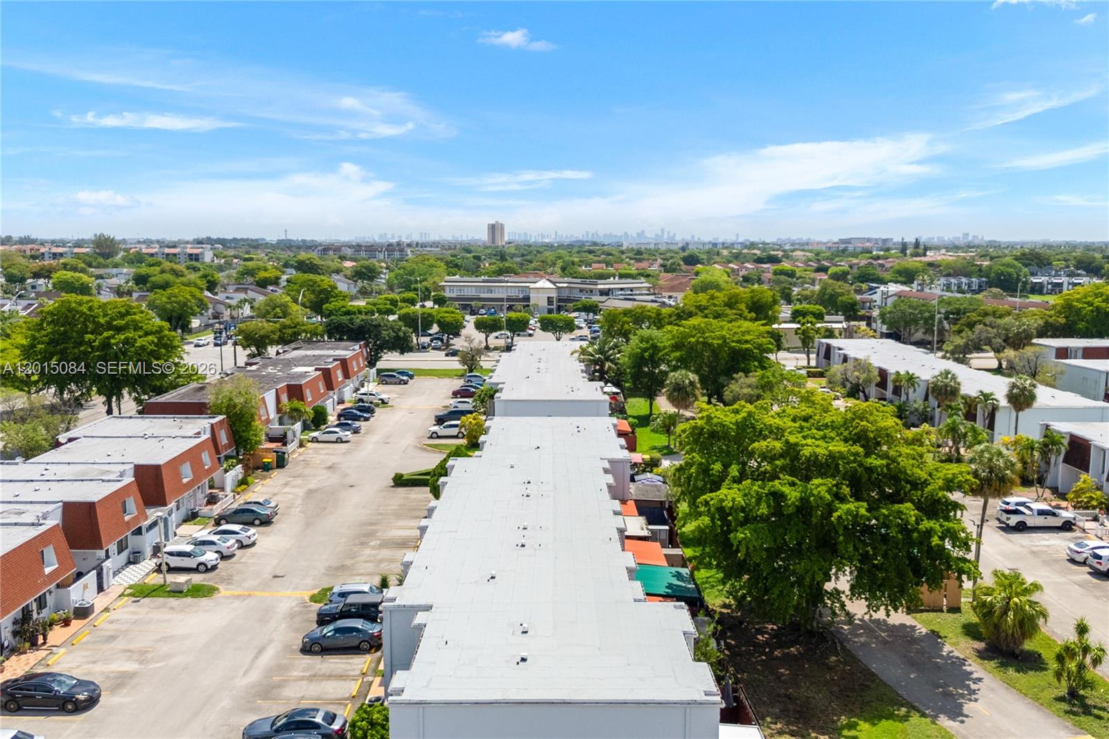 LAGUNA CONDO - Residential