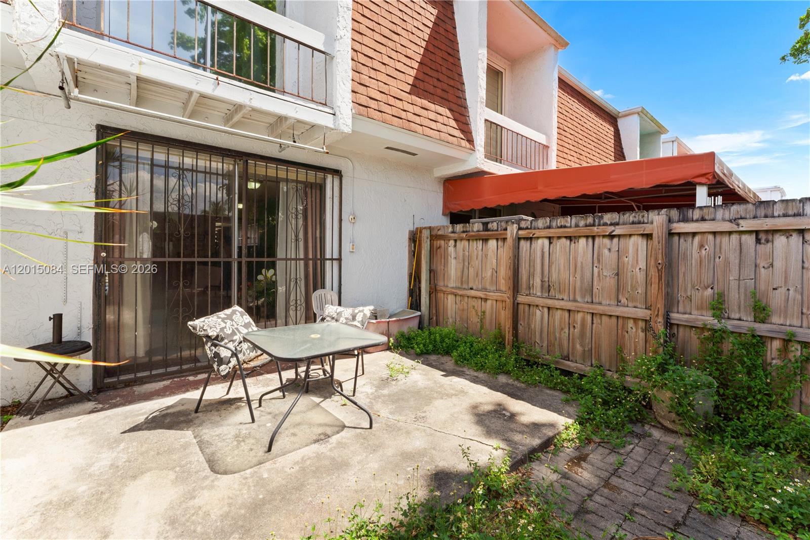 LAGUNA CONDO - Residential