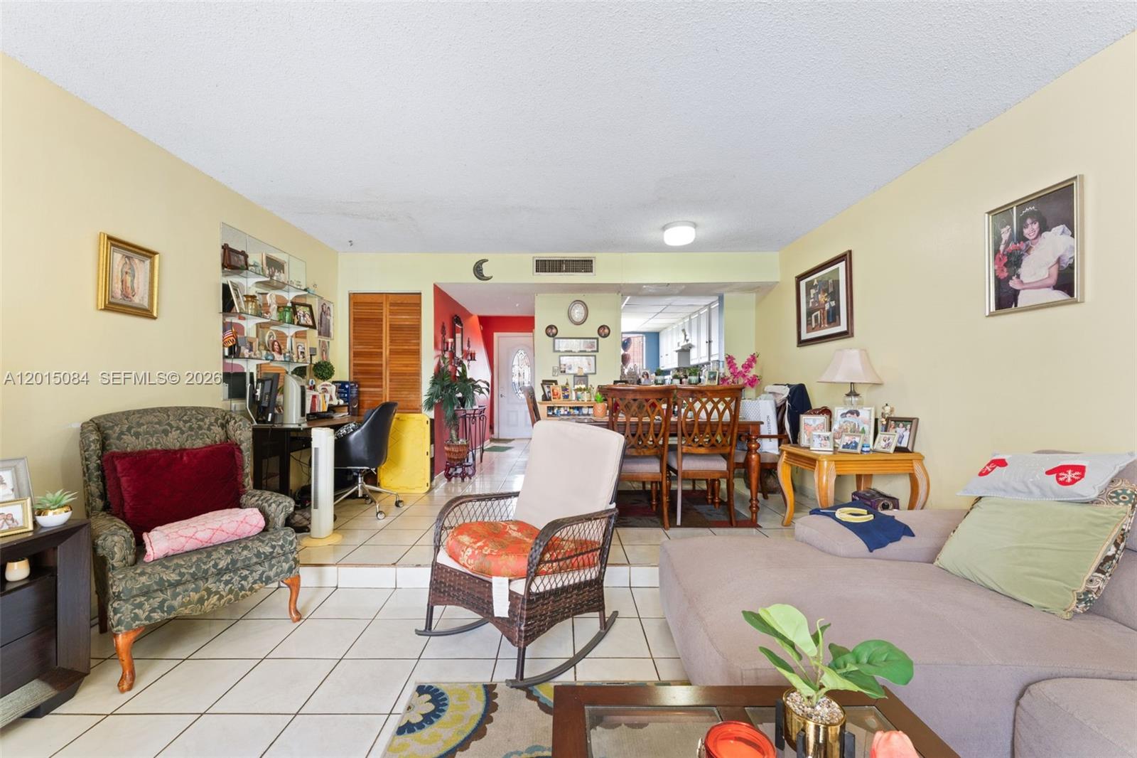 LAGUNA CONDO - Residential
