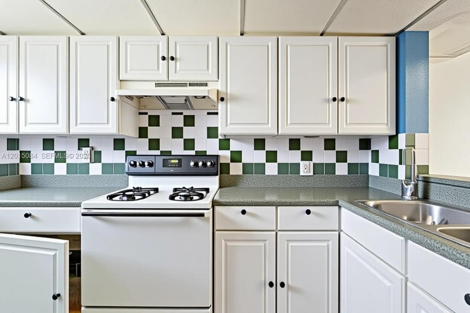 LAGUNA CONDO - Residential