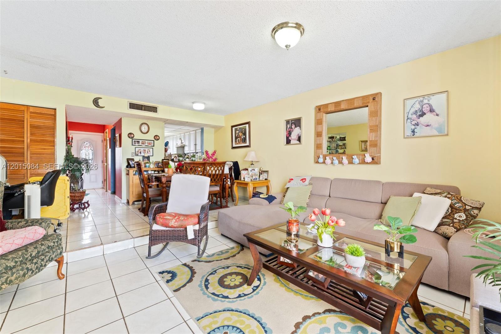 LAGUNA CONDO - Residential