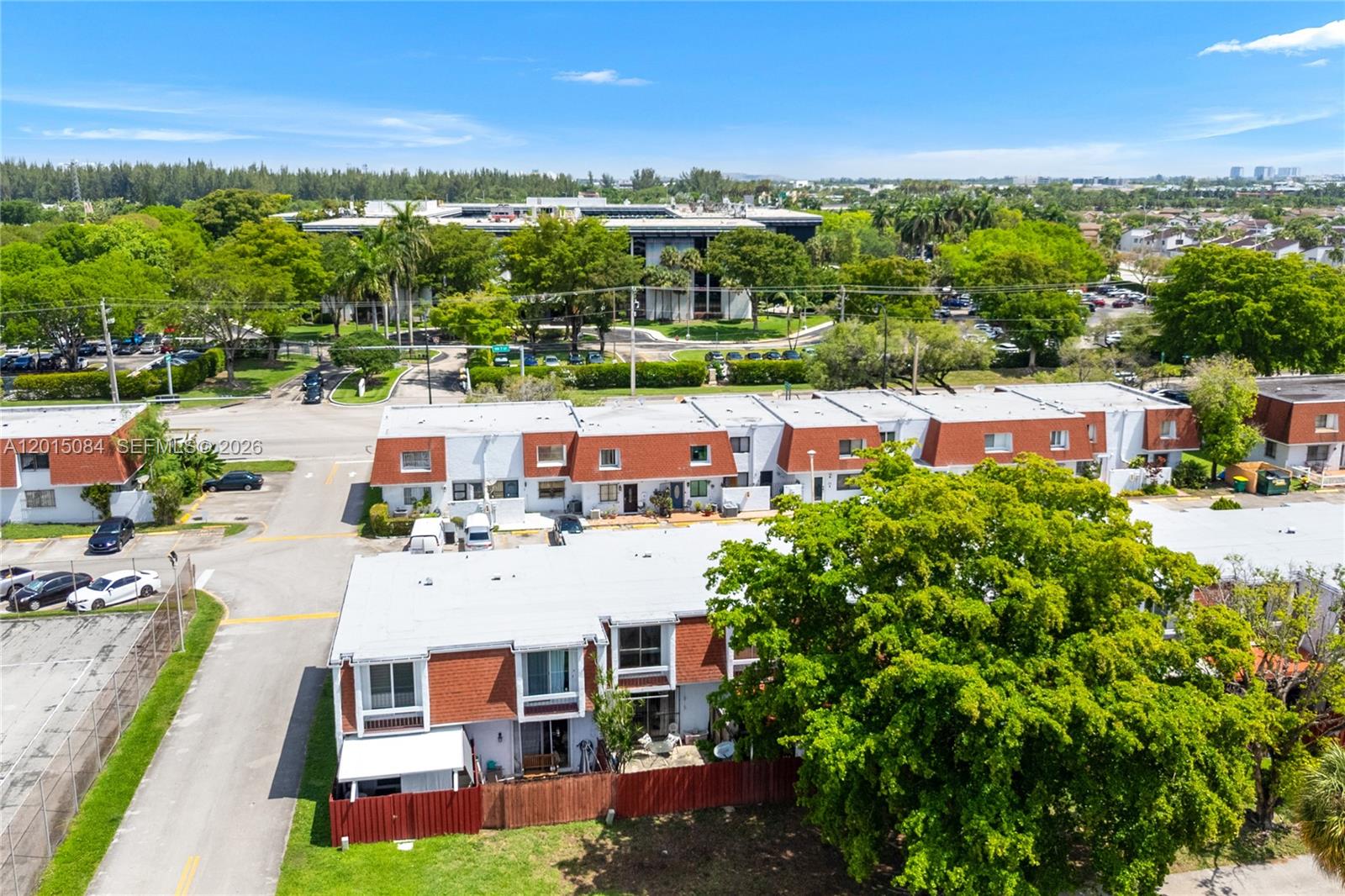 LAGUNA CONDO - Residential
